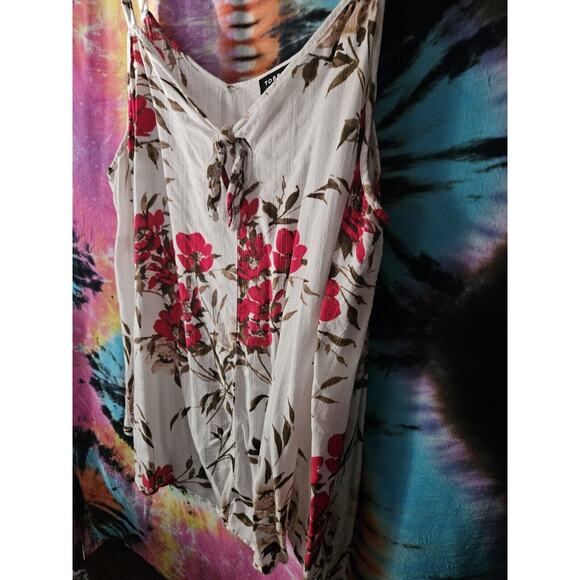 Torrid Women's Sleeveless Top Size 1X Tie Front Cream with Red Flowers - Picture 2 of 8